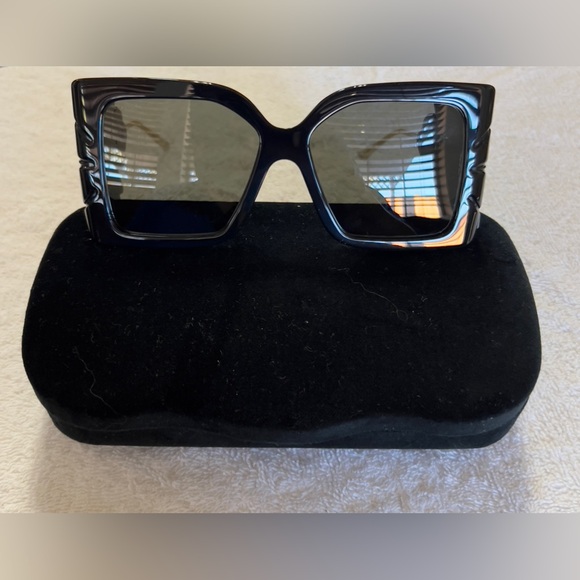 ❌SOLD❌ Gucci GG0535S Black/Grey Butterfly/Square Ladies Sunglasses 001 56x16x135 - Picture 4 of 13